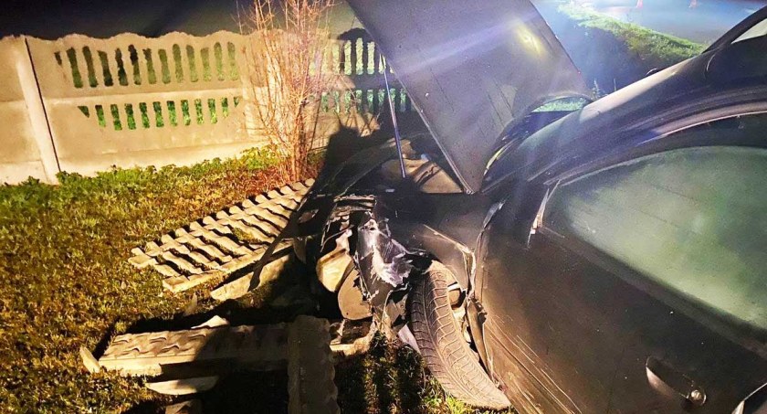 Obaj panowie – nietrzeźwy kierujący i poszukiwany pasażer, trafili do aresztu fot.: archiwum KPP