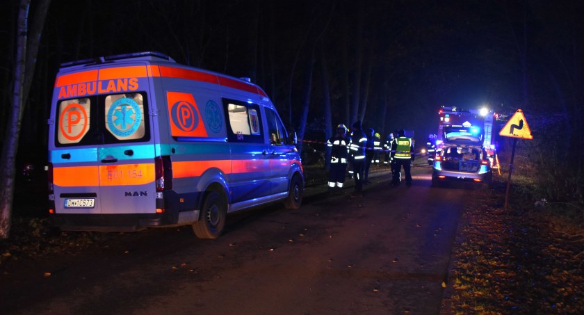 W wyniku wypadku 18-letni kierowca oraz 15-letnia pasażerka trafili do placówek medycznych fot.: Katarzyna Cieślik 