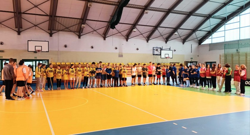W kategorii dziewcząt wygrali gospodarze, a w kategorii chłopców uczniowie SP w Raciszynie. fot.: arch. SP nr 2 fot.: Magdalena Lizurej