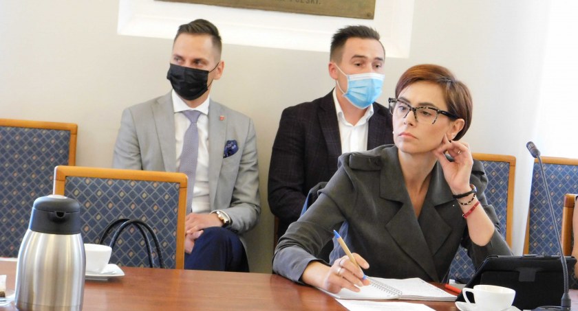 Wiceburmistrz Wielunia, Joanna Skotnicka-Fiuk uważa, że warunki programu są bardzo korzystne dla rodzin fot.: Magdalena Lizurej