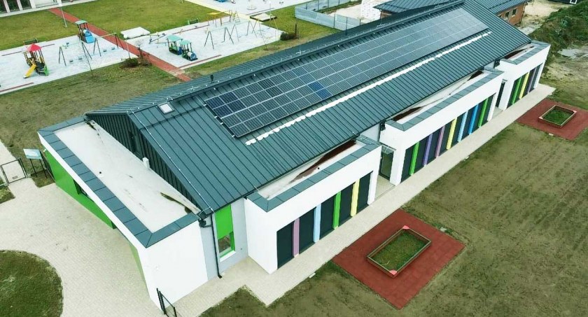 Nowoczesny żłobek stanął w sąsiedztwie przedszkola, zbudowanego kilka lat wcześniej w tym samym systemie fot.: RAJCH Agencja Prasowa