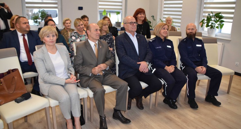 Na pierwszych urodzinach ŚDS-u nie zabrakło pysznego tortu, który wspólnie z terapeutami upiekli uczestnicy placówki fot.: Katarzyna Cieślik 
