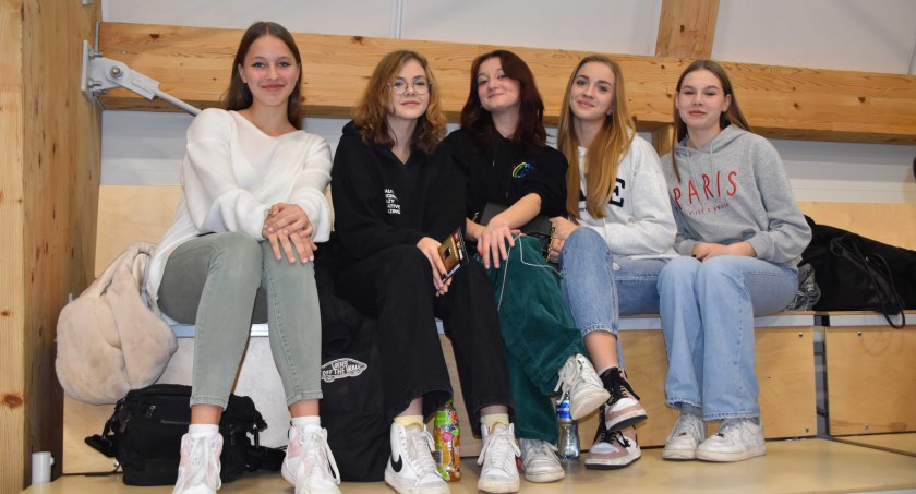 Frekwencja podczas I Charytatywnego Turnieju Pokoleń Wieluńskiej Siatkówki dopisała, z czego bardzo cieszą się organizatorzy  fot.: Katarzyna Cieślik 