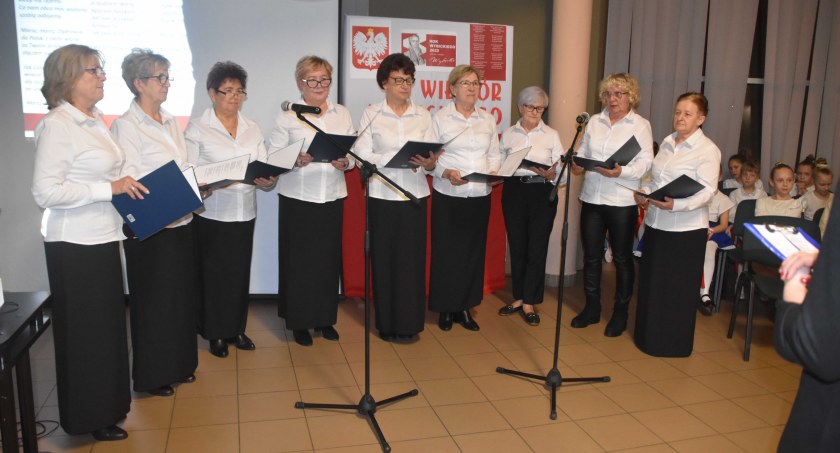 O oprawę muzyczną Wieczoru Wybickiego zadbały grupy artystyczne, działające przy GOK-u w Osjakowie fot.: Katarzyna Cieślik 