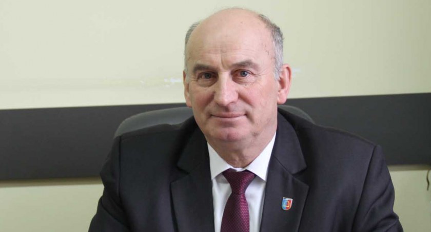 Andrzej Modrzejewski, wójt gminy Czarnożyły, podkreśla, że póki co nie ma konieczności odśnieżania dróg fot.: arch. „Kulis…”