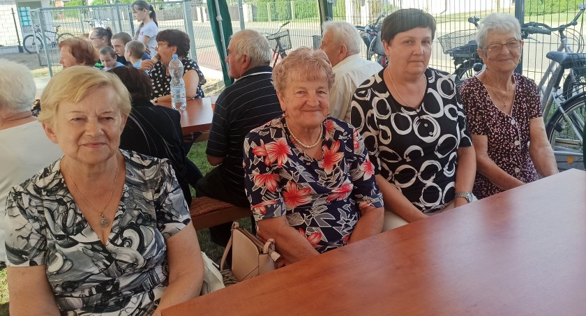 Zdjęcie uczestników festynu w Okalewie/fot.: Magdalena Lizurej