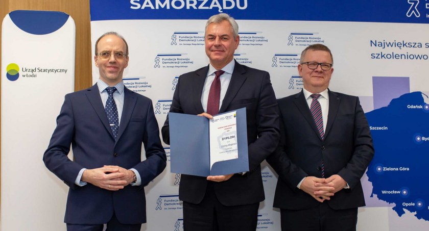 Samorządowcy z Rząśni nie ukrywają zadowolenia jeśli chodzi o pozycję w rankingu fot.: UG Rząśnia