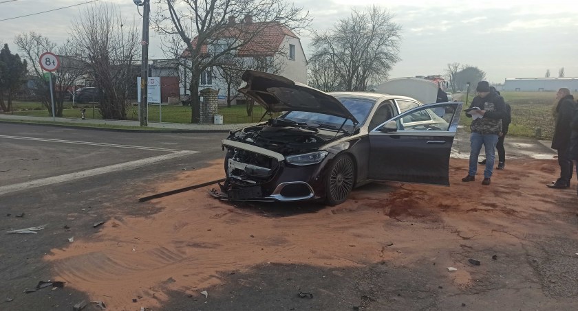 Ze wstępnych ustaleń policjantów wynika, że do zdarzenia doprowadził 48-latek fot.: Magdalena Lizurej