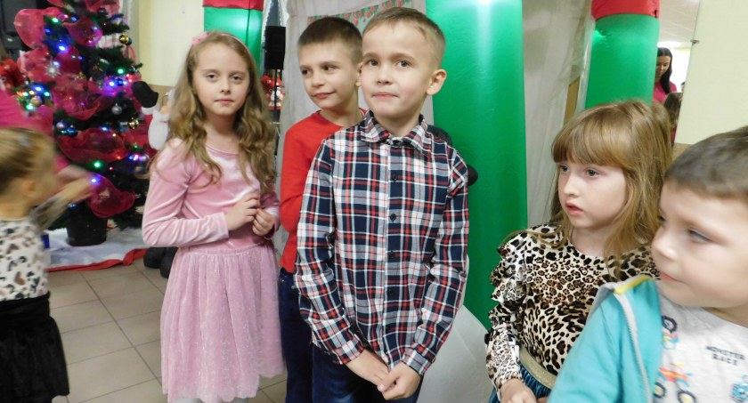 Prawie 60 dzieci wzięło udział w zabawie mikołajkowej, zorganizowanej w strażnicy we Wrońsku fot.: Magdalena Lizurej