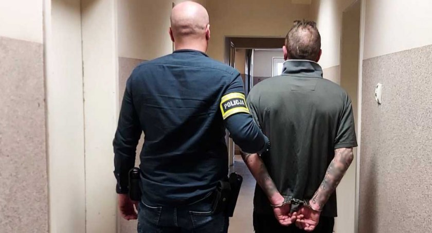 Za agresywne zachowanie i groźby karalne, 46-latek może spędzić w więzieniu nawet 4,5 roku fot.: Komenda Powiatowa Policji w Wieluniu 