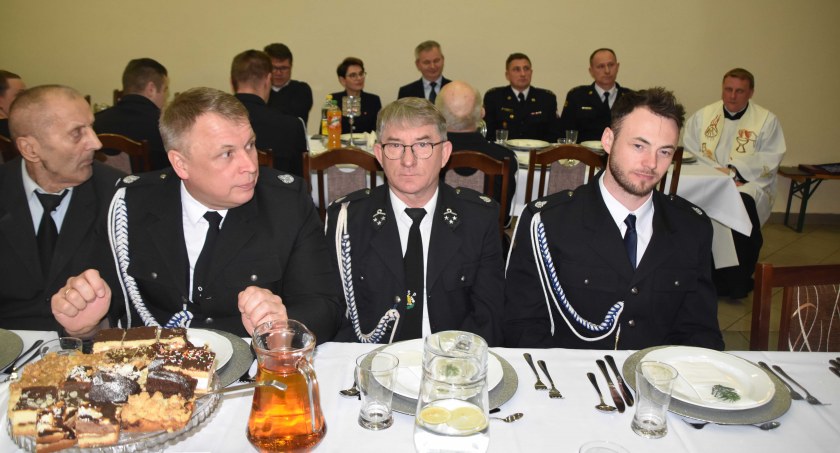 Jednostka OSP Dąbrowa zaprasza na tradycyjne spotkanie opłatkowe swoich darczyńców, sponsorów, druhów, druhny, młodzieżówkę i klub seniora, działający przy OSP fot.: Katarzyna Cieślik 