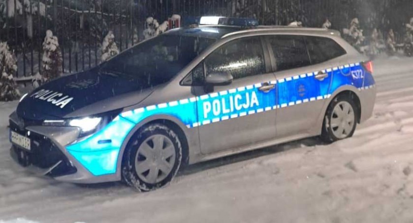 Dzięki szybkiej reakcji pajęczańskich policjantów, 38-latek zakończył jazdę i nikomu nic się nie stało  fot.: KPP Pajęczno 
