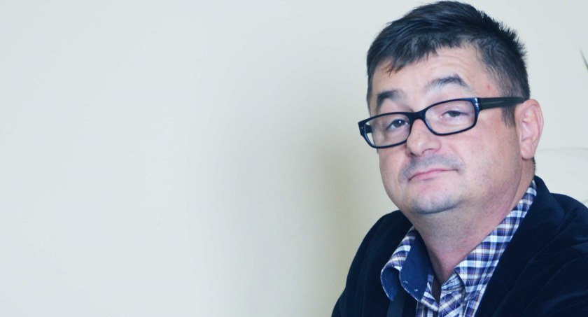 W roli wiceburmistrza Adam Stachera czuje się jak ryba w wodzie. Chociaż odkąd rozpoczął pracę w urzędzie minęło dopiero kilka dni, uważa, że już się świetnie odnalazł na nowym stanowisku fot.: archiwum „Kulis ...”
