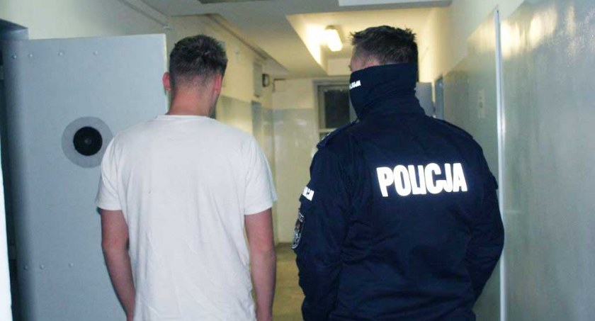 Czwórka agresorów z powiatu pajęczańskiego zaatakowała i pobiła 19-latka z wieluńskiego. Napastnicy zostali zatrzymani przez policję, usłyszeli prokuratorskie zarzuty fot.: archiwum policji
