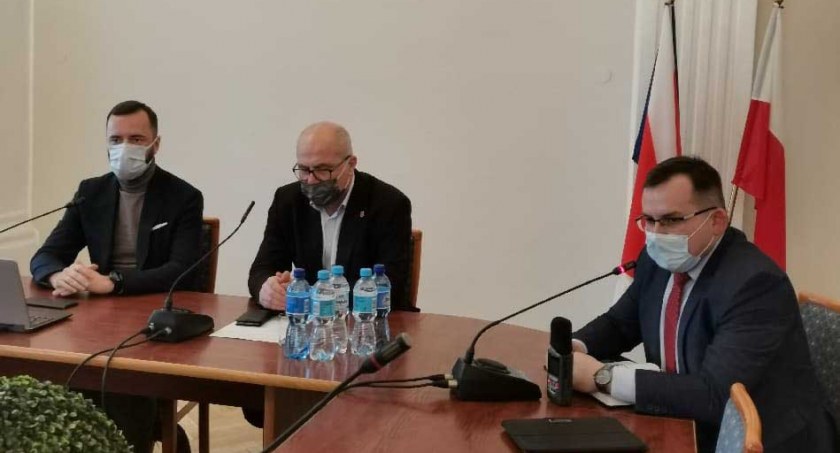 Podczas spotkania w Wieluniu pochylono się nad możliwościami finansowego wsparcia budownictwa społecznego fot.: Magdalena Lizurej