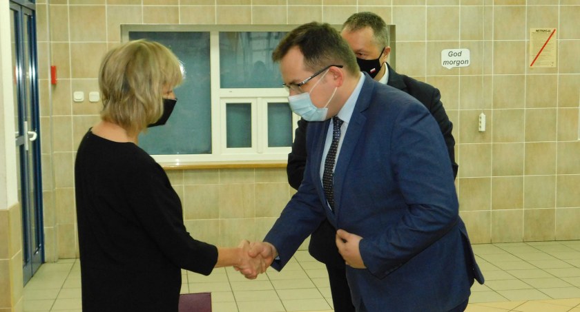 Uczniowie Pawła Packiego osiągali niemałe sukcesy w konkursach i olimpiadach. Między innymi dlatego został uhonorowany zaszczytnym tytułem profesora oświaty fot.: Magdalena Lizurej
