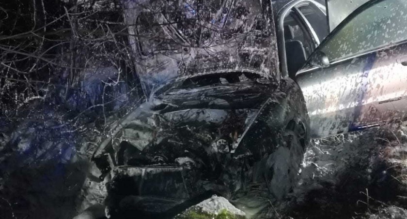 23-latek kierujący Audi dostał mandat za niedostosowanie prędkości do warunków jazdy fot.: arch. KP PSP Wieluń/ st.str. Adrian Grzebiela