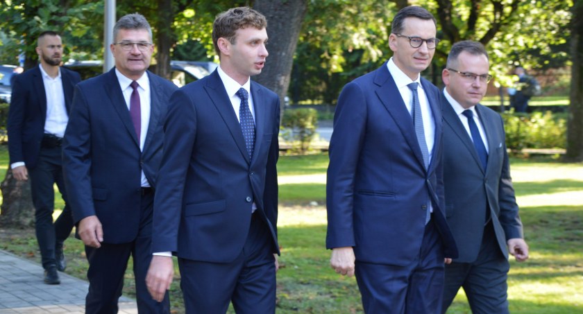 Zdjęcia z obchodów z udziałem premiera w Złoczewie