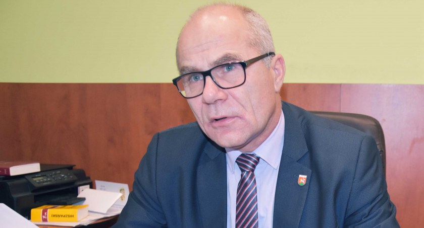 Starosta wieluński, Marek Kieler uważa, że uzgodnienia z protokołu nie jest tożsame z obietnicą pokrycia połowy wydatków na drogę fot.:Magdalena Lizurej