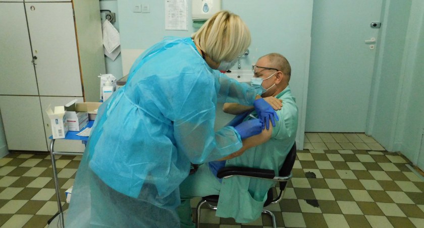 Pierwsze osoby w powiecie wieluńskim zostały zaszczepione 4 stycznia fot.: Magdalena Lizurej