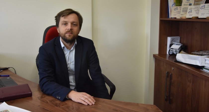Wójt Jacek Olczyk przyznaje, że został wykonany krótki odcinek drogi, ale dla mieszkańców będzie większy komfort fot.: Katarzyna Cieślik