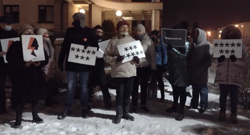 W Działoszynie protestowała grupka osób fot.: Magdalena Lizurej