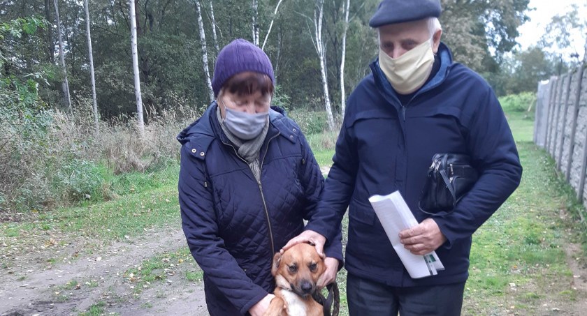 Barbara i Zenon Biedal z Kadłuba adoptowali Tofika w Niemojewie fot.: arch. schroniska „Cztery łapy” w Niemojewie