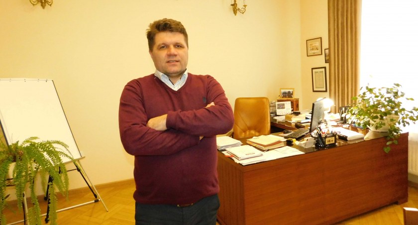 - Burmistrz Paweł Okrasa obiecuje, że mieszkańcy gminy nie zapłacą za odpady więcej niż w ubiegłym roku. Chce, aby ceny za wywóz śmieci były jednymi z najniższych w Polsce fot.: Magdalena Lizurej