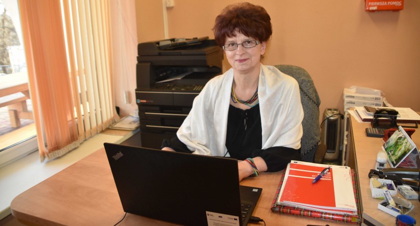 Mirosława Kłobus zaznacza, że obecny czas w GOK-u wykorzystują na pisanie projektów, by pozyskać dodatkowe dofinansowania na działalność placówkifot.: Katarzyna Cieślik