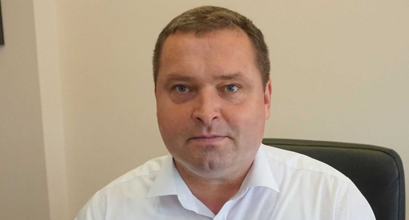 Rafał Drab, burmistrz Działoszyna, zrobi wszystko, co jest prawnie dozwolone, aby doprowadzić do likwidacji SP nr 1 fot.: Magdalena Lizurej