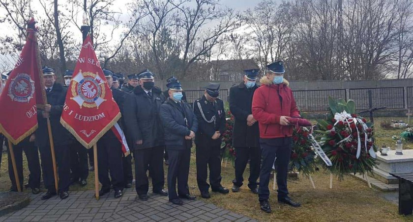 Zmarłego Jerzego Szczepanika żegnała nie tylko najbliższa rodzina, ale liczne delegacje okolicznych OSP fot.: arch. parafii w Kiełczygłowie