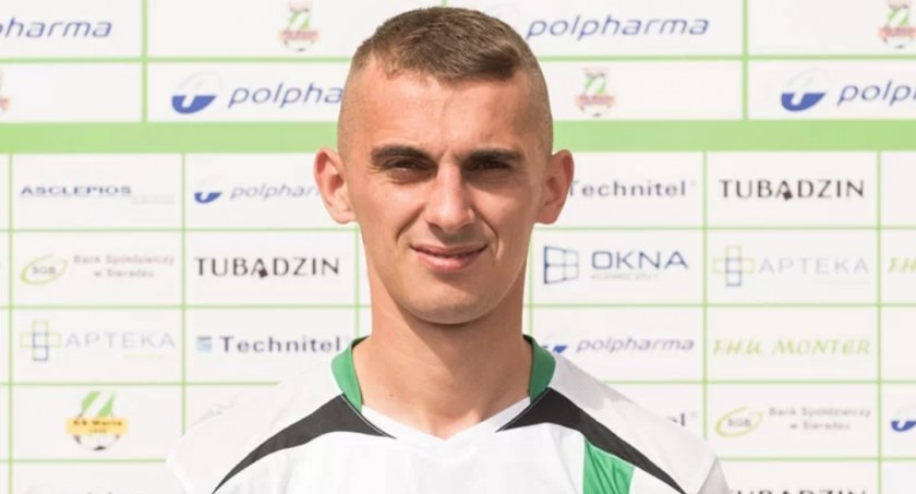 Na zdjęciu Piotr Kobierski w koszulce Warty Sieradz / fot.: archiwum klubu