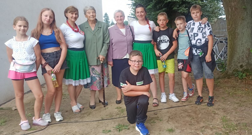 zdjęcie mieszkańców Walkowa podczas dożynek/fot.: Magdalena Lizurej 
