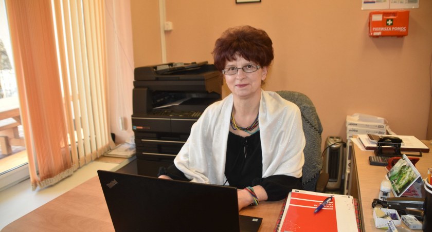 Mirosława Kłobus zaznacza, że obecny czas w GOK-u wykorzystują na pisanie projektów, by pozyskać dodatkowe dofinansowania na działalność placówki fot.: Katarzyna Cieślik