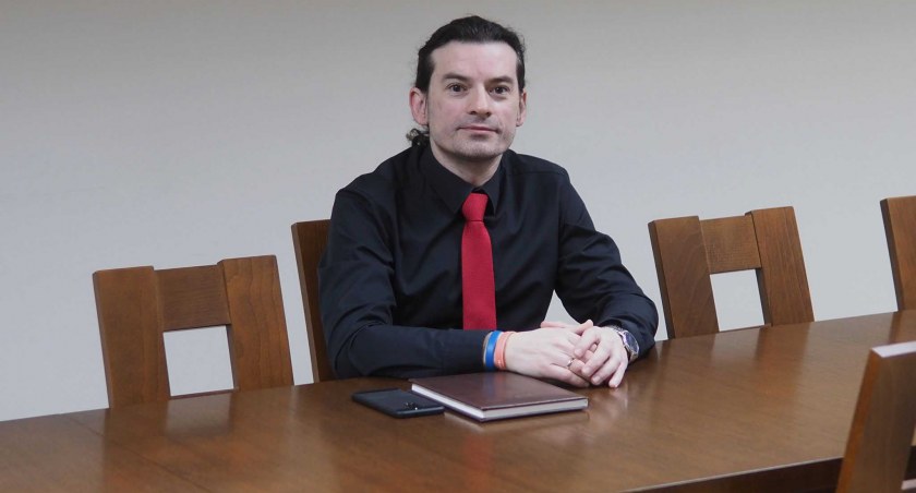 Marcin Krzak nie boi się wyrażać i bronić własnego zdania. Niejednokrotnie głosował inaczej niż pozostali radni. Jest przeciwnikiem zaciągania kredytów na spłatę kredytów fot.: Magdalena Lizurej