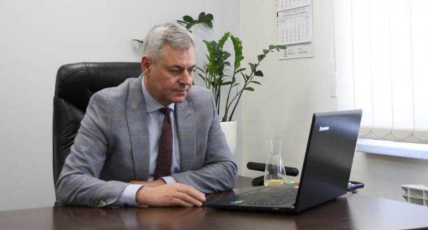 Mamy pomysły, jak pomóc regionowi w długoletnim procesie transformacji i chcemy je realizować – podkreśla Tomasz Stolarczyk, wójt gminy Rząśnia. Na zdj. włodarz uczestniczy w II spotkaniu Zespołu ds. transformacji obszarów górniczych województwa łódzkiego fot.: archiwum Urzędu Gminy Rząśnia fot.: Katarzyna Cieślik arch.: Dominika Drzazgi