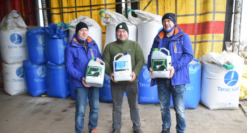 Timac Agro Polska w ubiegłym roku świętowała swoje 15-lecie istnienia na polskim rynku. Od początku z firmą związany jest Paweł Mikuś (na zdjęciu w środku) fot.: Katarzyna Cieślik