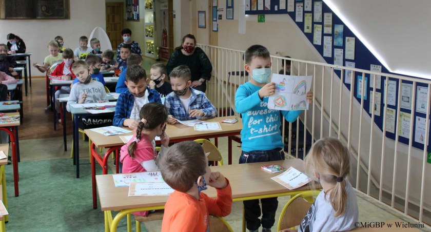Dzieci z podstawówki z Kurowa spotkały się z Zofią Stanecką fot.: MiGBP w Wieluniu