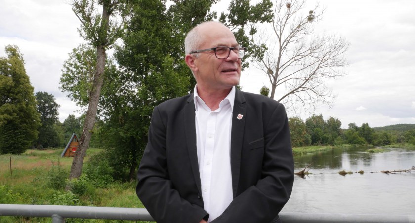 Marek Kieler uważa, że burmistrz Wielunia nie ma podstaw prawnych do żądania pieniędzy na pokrycie remontu trzech dróg.