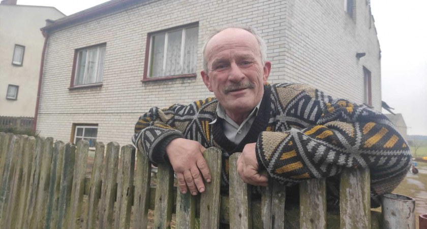 Nie wiadomo, co się tam stało – mówi Marek Zmuda. - Teraz dom jest zamknięty. Tych, co tam mieszkali, policja wywiozła na pociąg 