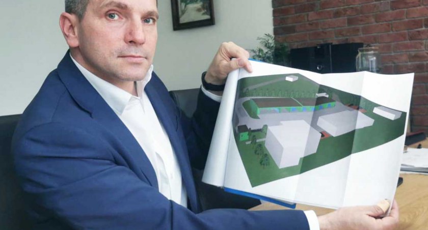 Burmistrz Pajęczna Piotr Mielczarek ma już koncepcję budowy nowego PSZOK-u fot.: Sławomir Rajch
