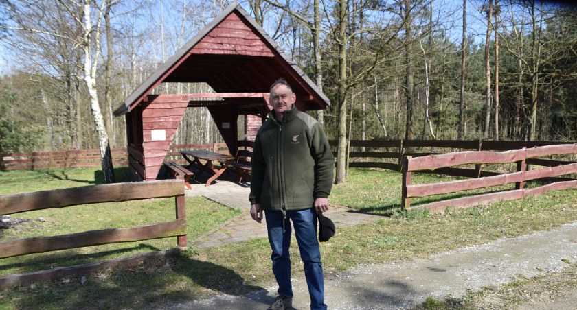 Sołtys Zbigniew Braliński zdradza, że altana cieszy się dużym powodzeniem, zarówno wśród turystów, jak i lokalnej społeczności fot.: Katarzyna Cieślik 
