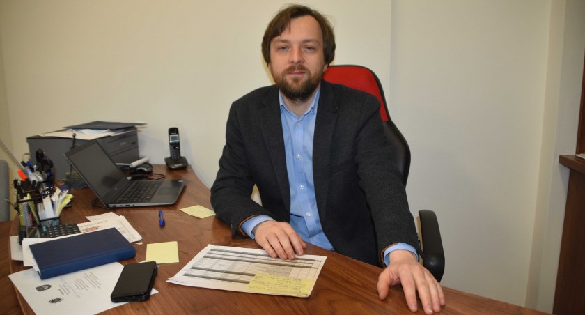 Wójt Jacek Olczyk podkreśla, że w końcu powstanie droga łącząca dwie sąsiednie gminy, Pątnów i Działoszyn fot.: Katarzyna Cieślik