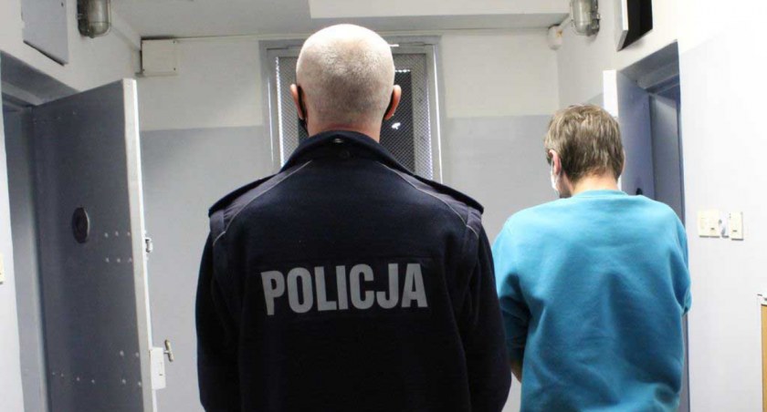 - 47-letni mieszkaniec powiatu wieluńskiego wykorzystał nieuwagę swojego 72-letniego sąsiada i ukradł jego kartę do bankomatu.  Fot.: arch. KPP w Wieluniu