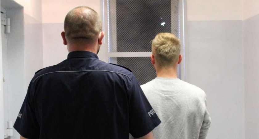 Prokurator zastosował dozór wobec 22-latka, a rok młodszy kolega trafił do zakładu karnego za wcześniej popełnione przestępstwo fot.: KPP 