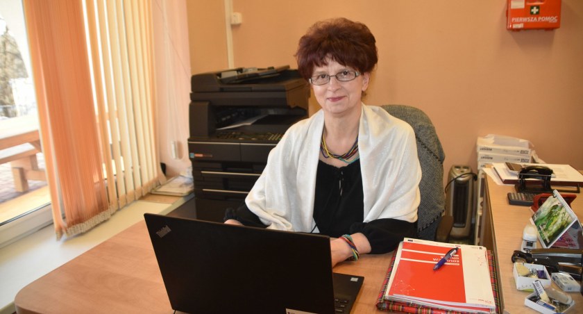 Dyrektor Mirosława Kłobus zachęca głównie dziadków i rodziców, by przyszli ze swoimi wnukami i dziećmi na wybrane warsztaty rękodzieła fot.: Katarzyna Cieślik 