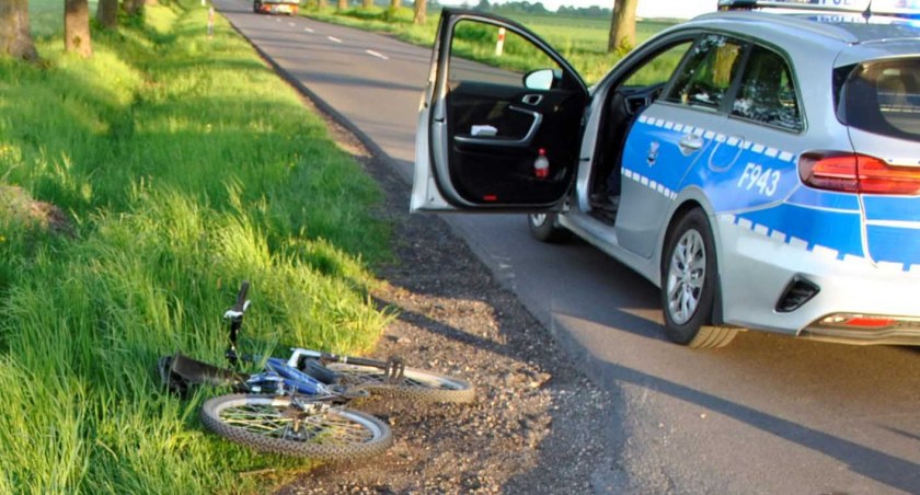 - Policja ustala okoliczności i przebieg wypadku, o jakiego doszło w Dubidzach. W wyniku obrażeń, dwa dni po zdarzeniu, zmarła poszkodowana  w nim 20-latka. Fot.: arch. KPP w Pajęcznie 