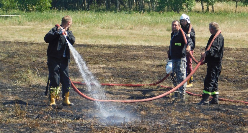 - Członkowie jednostek, które nie mają szansy spełnić wymagań ustawodawcy obawiają się, że pozostanie im tylko noszenie sztandarów, tymczasem oni chcę jeździć na akcje. fot: Magdalena Lizurej-
