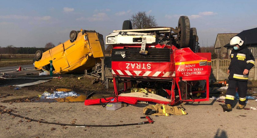 Oba pojazdy uczestniczące 10 marca w wypadku na DK 45 były sprawne technicznie. Teraz prokuratura sprawdzi przyczynienie się kierowców do zdarzenia fot.: Damian Śpich