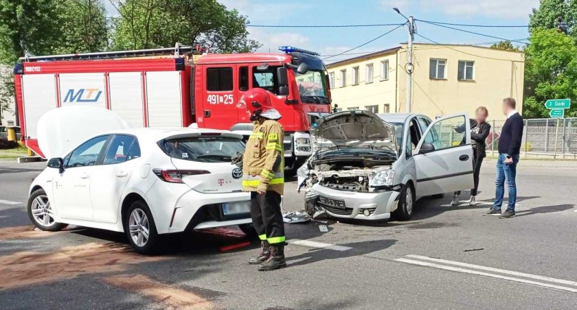 69-latka nie udzieliła pierwszeństwa, w wyniku czego doszło do zderzenia. Na szczęście nic poważnego się nie stało fot.: OSP KSRG Strzelce Wielkie